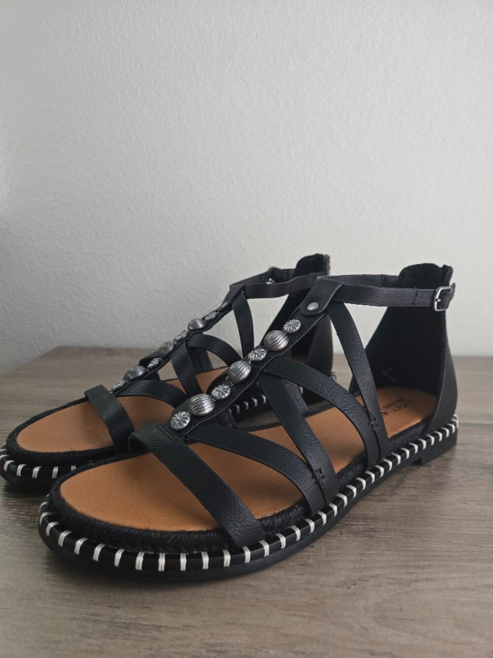 Lucky Brand Korina Embellished Strappy Gladiator Ortholite Flat Sandal Size 9.5M